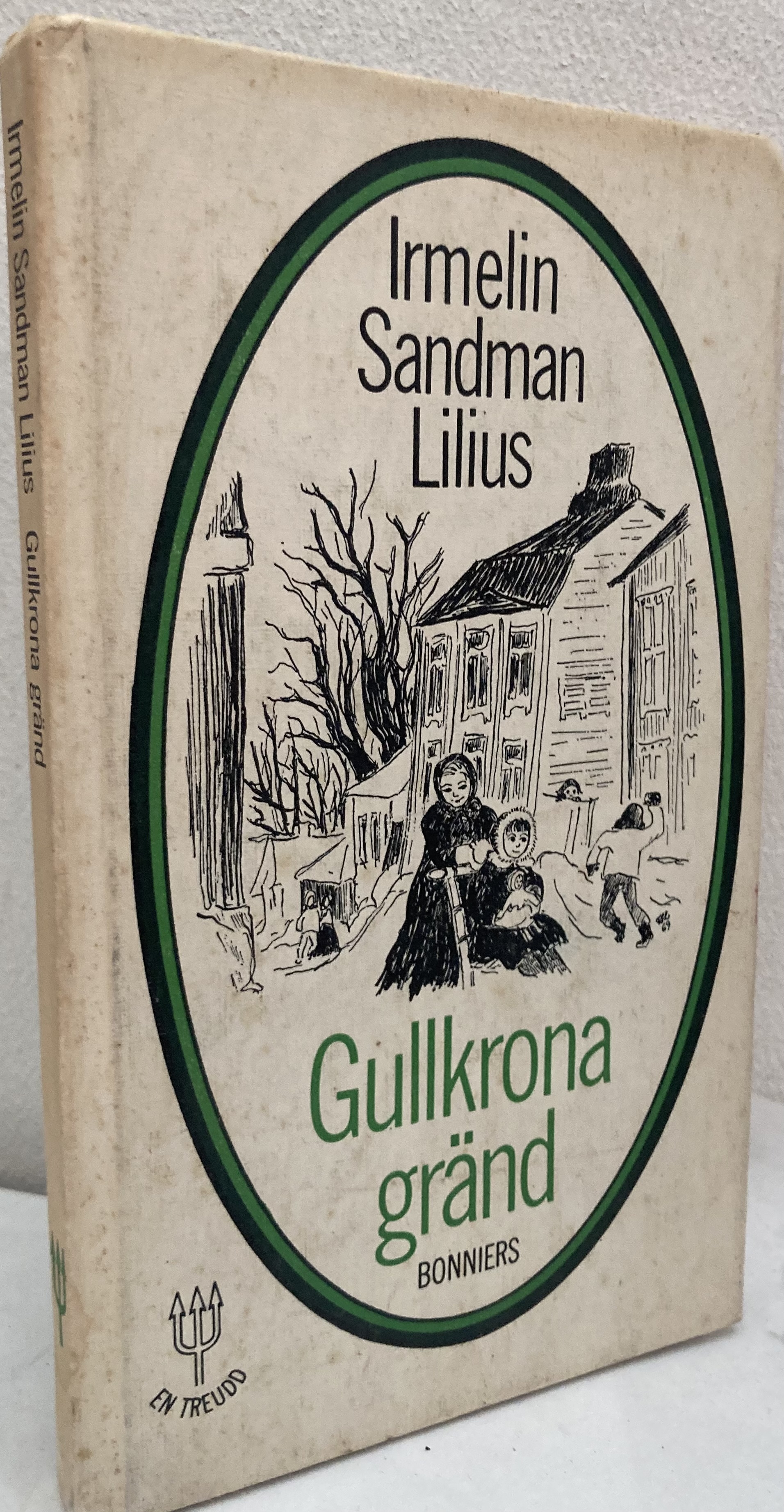 Gullkrona gränd. Första delen i trilogin Fru Sola