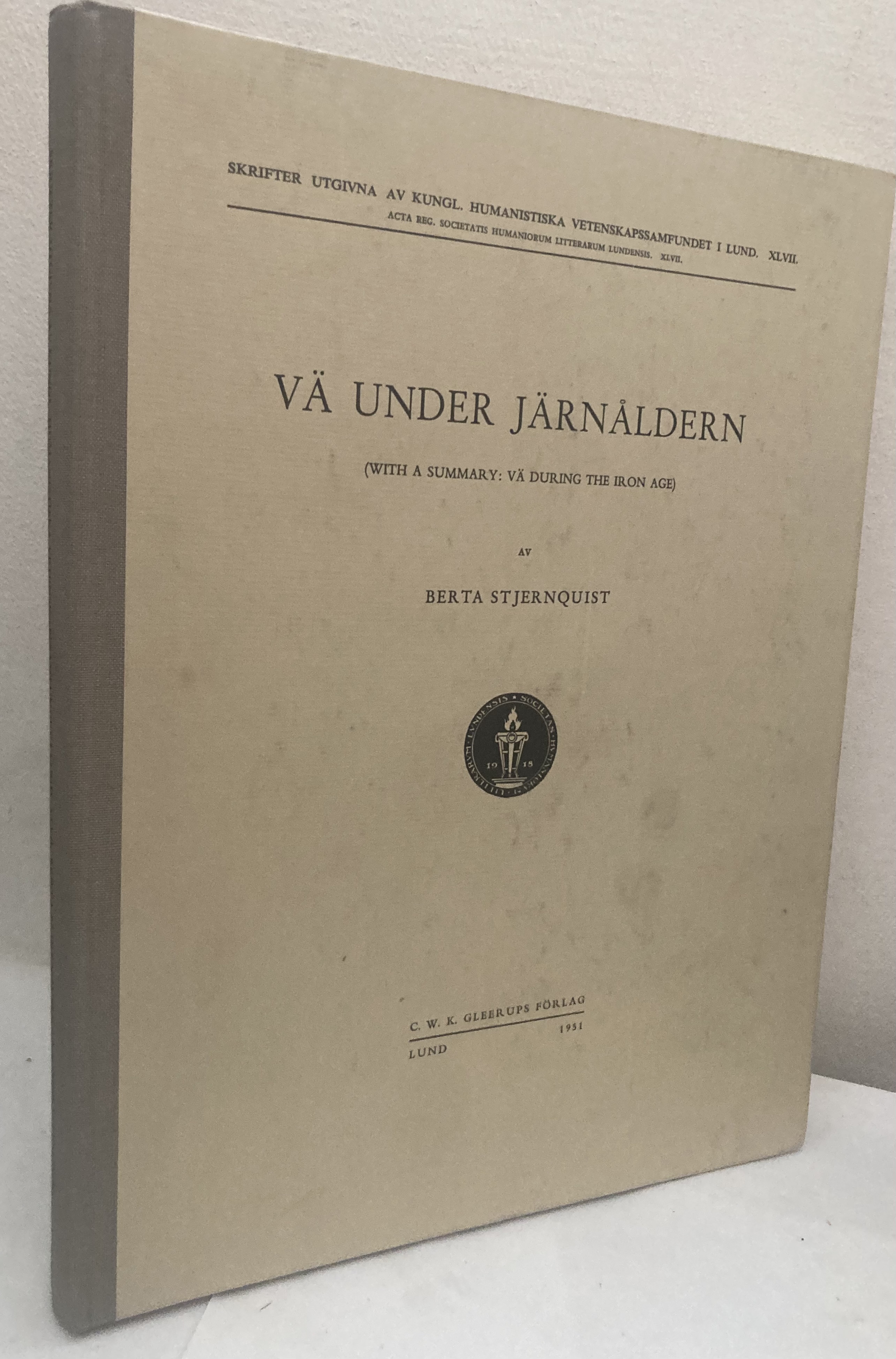 Vä under järnåldern. (With a Summary: Vä during the Iron Age)