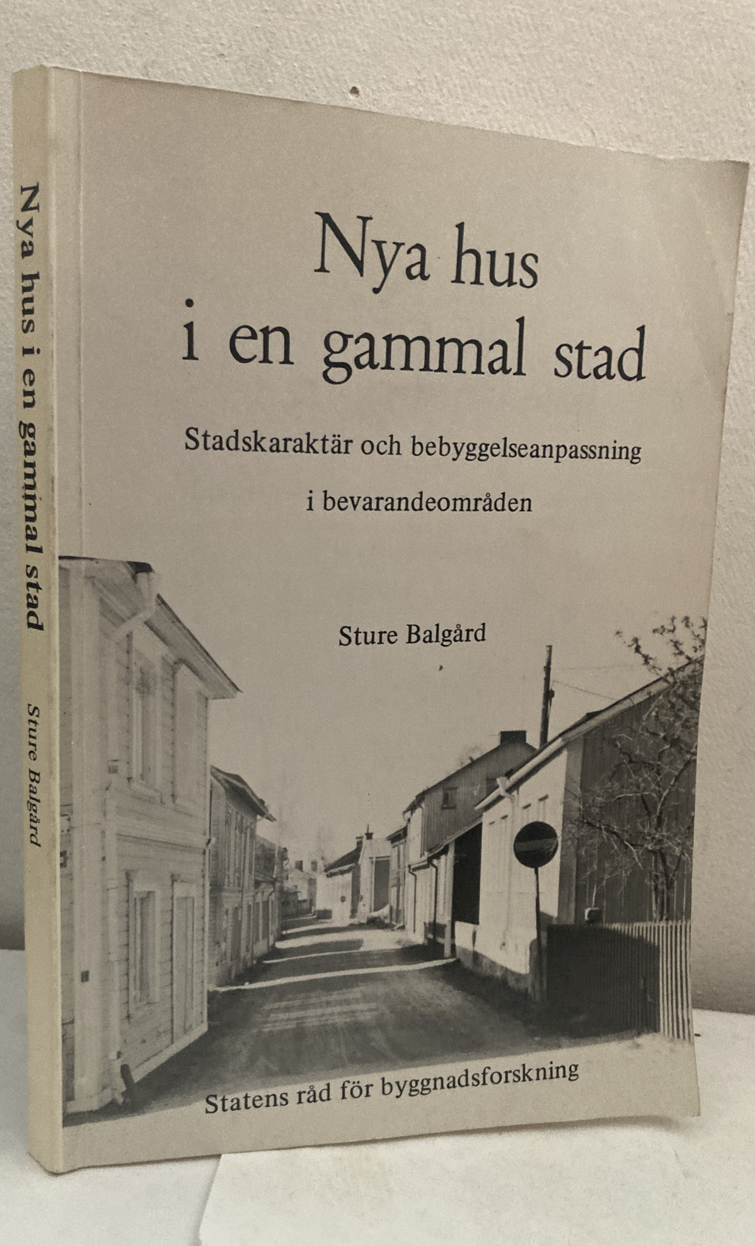 Nya hus i en gammal stad. Stadskaraktär och bebyggelseanpassning i bevarandeområden