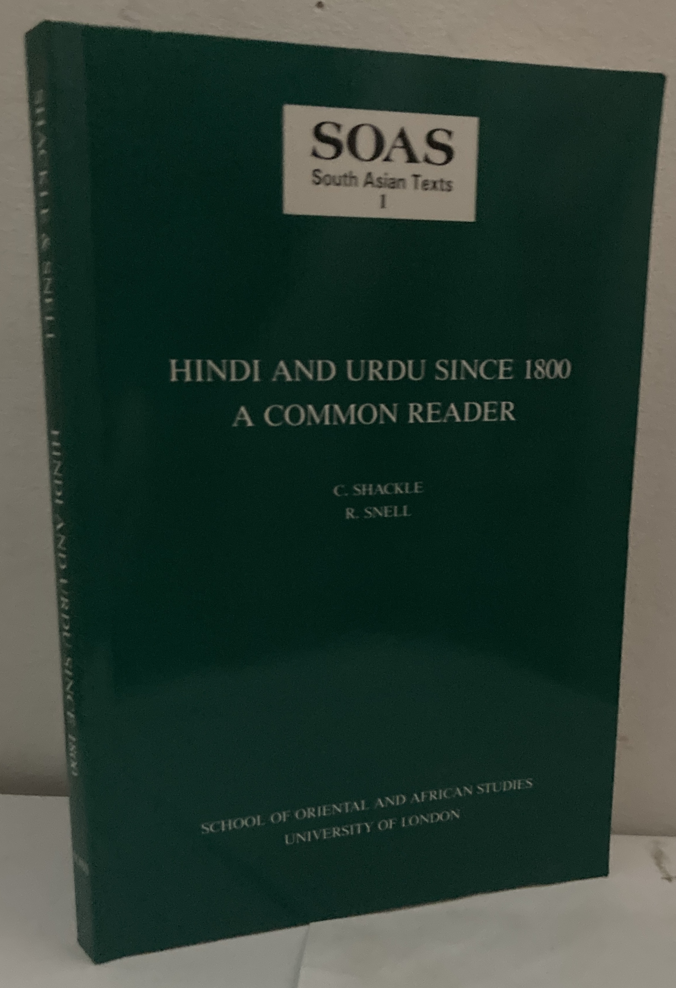 Hindi and Urdu since 1800. A Common Reader